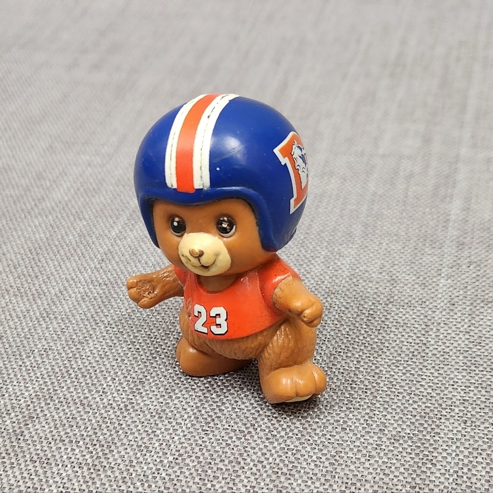 Vintage 1983 NFL Huddles Denver Broncos football Mascot Bear PVC Figure.